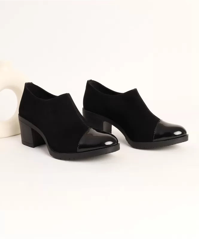 The Black Velvet Heels 