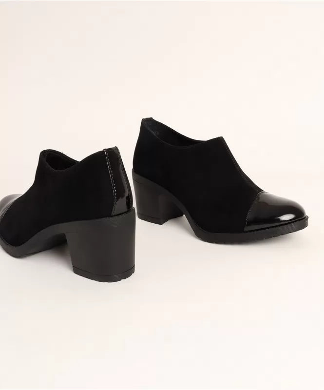 The Black Velvet Heels 
